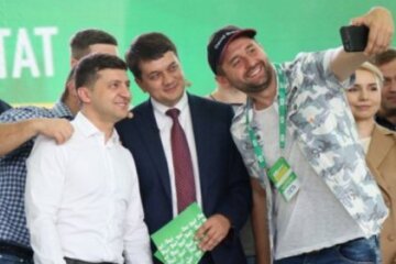 Зеленський збирає фракцію на “майданчику Януковича”