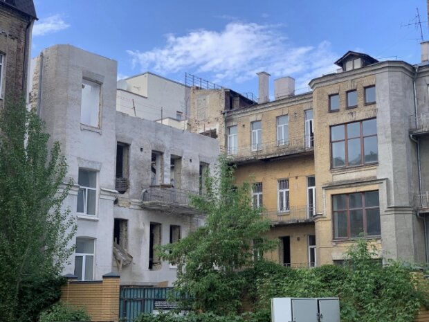 В центрі Києва під виглядом реставрації зносять архітерктурну пам’ятку