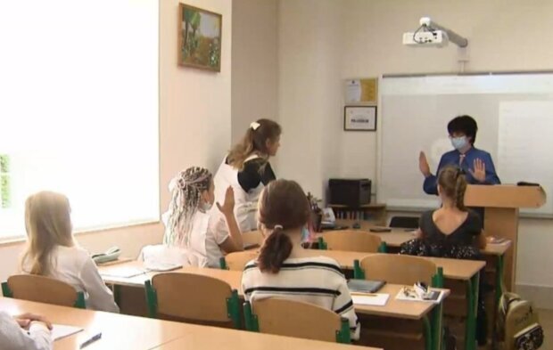 Дистанційне навчання в Києві: дітей хочуть повернути за парти