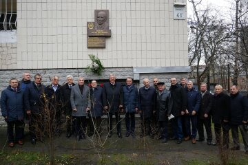 У столиці відкрили меморіальну дошку в будинку, де жив видатний вчений та президент НАНУ, Борис Патон