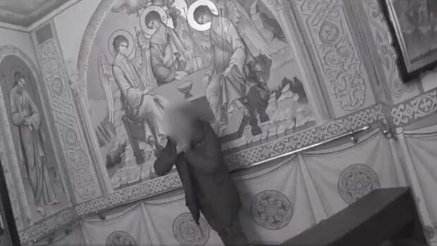 Чоловік намагався накласти на себе руки в київській церкві (відео)
