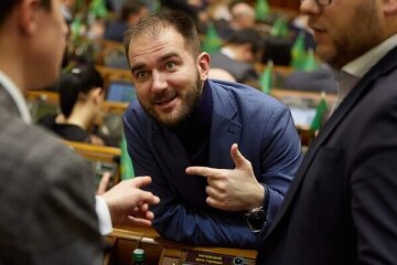 Нардеп Юрченко під наркотиками влаштував ДТП у центрі Львова і побив водія (відео)