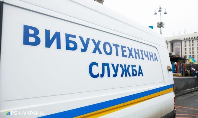 У Києві повідомили про мінування банку на вулиці Антоновича. На місці подій працює поліція