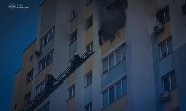 У Софіївській Борщагівці в квартирі багатоповерхівки вибух зарядної станції спричинив пожежу