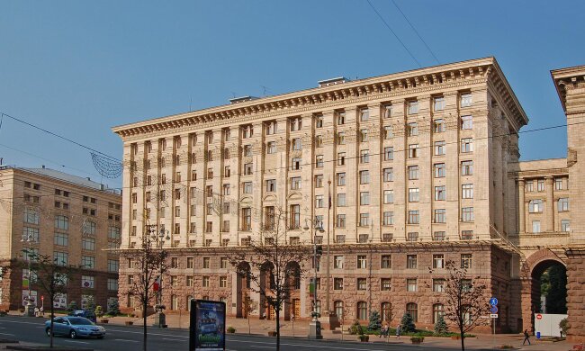 “Свобода” та “Нацкорпус” блокували колишніх однофракційників у Київраді (відео)