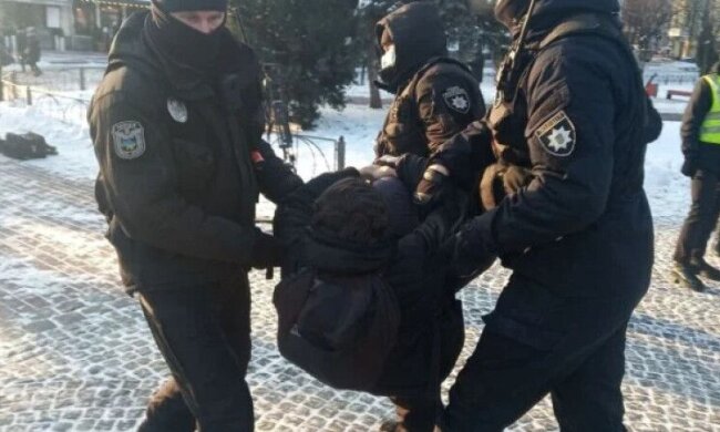 У Києві поліція розігнала акцію протесту проти ультраправого насильства (відео)