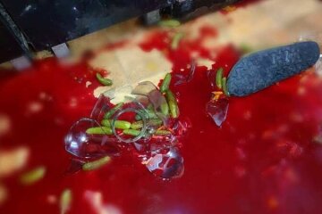 На Київщині чоловікові на ногу впала банка з огірками, він помер від втрати крові