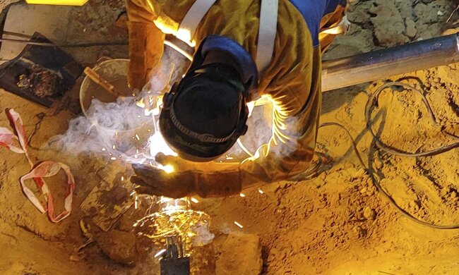 Після аварії на газопроводі Голосієва 11 вересня, фахівці "Київгазу" змінюють запірні пристрої в усьому мікрорайоні