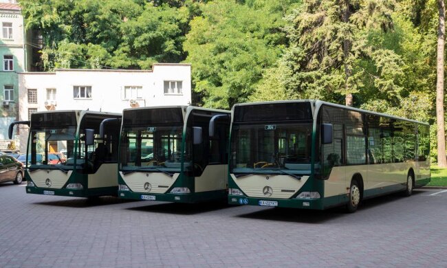 З Німеччини до Києва прибули нові автобуси та автомобілі швидкої допомоги