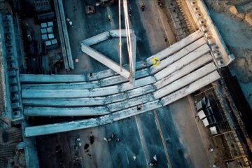 Компанія, що здійснює реконструкцію Дегтярівського шляхопроводу обіцяє, що інцидент 30 вересня не вплине на характеристики мосту