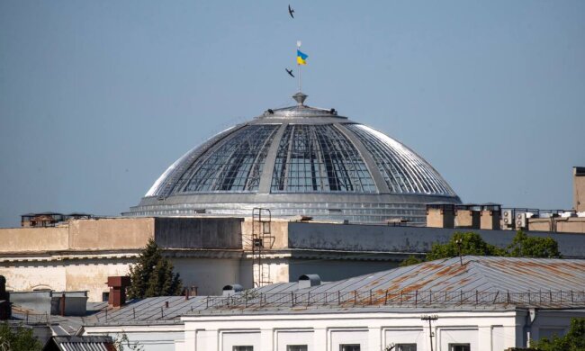 У столиці повністю відновлено скляний купол Будинку вчителя, що постраждав від обстрілу