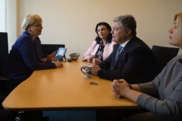 Порошенко запросив євродепутатів на Донбас, щоб побачили наслідки російської “дружби”