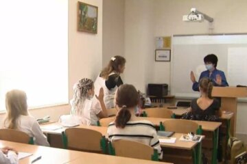 Дистанційне навчання в Києві: дітей хочуть повернути за парти