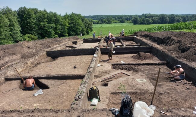 У Київській області археологи знайшли артефакти ІІІ - ХІ ст. під час розкопок Рокитянського р-ну