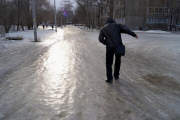 На вихідних від ожеледиці постраждали понад сто киян