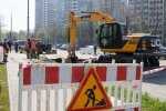 На Солом’янці прорвало водопровід: дві смуги дороги перекрито, в будинках немає води