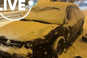 У Києві лоб в лоб зіткнулися авто: що відомо про постраждалих