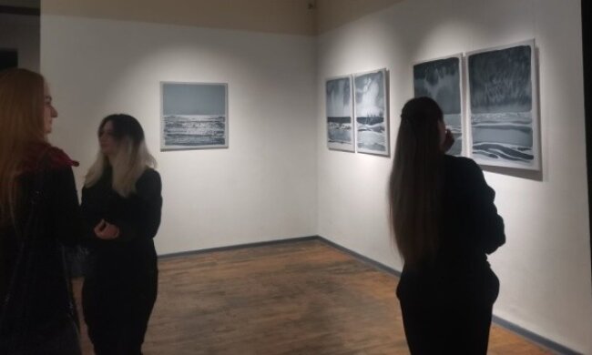 У Києві відкрили художню виставку «Напружений горизонт. Туга за Кримом»
