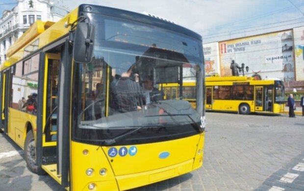 У Києві змінено деякі маршрути тролейбусів та автобусів