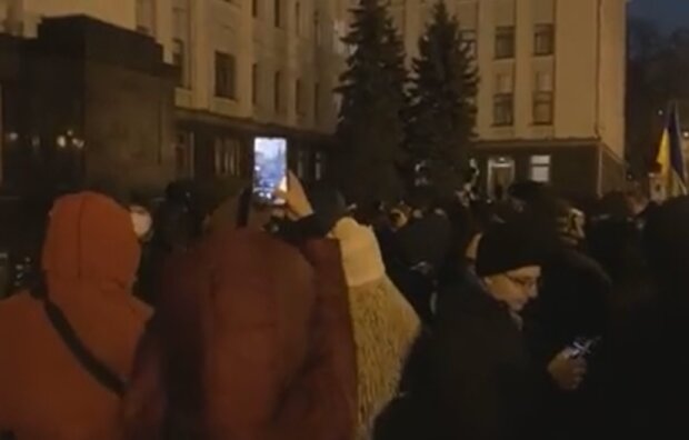 У Офісу президента відбувся мітинг проти корупції (відео)