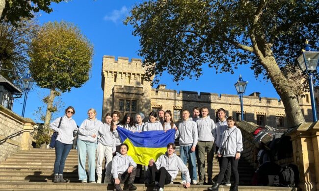 Діти з родин Київщини, залучених до захисту України, повернулись із подорожі до Великобританії