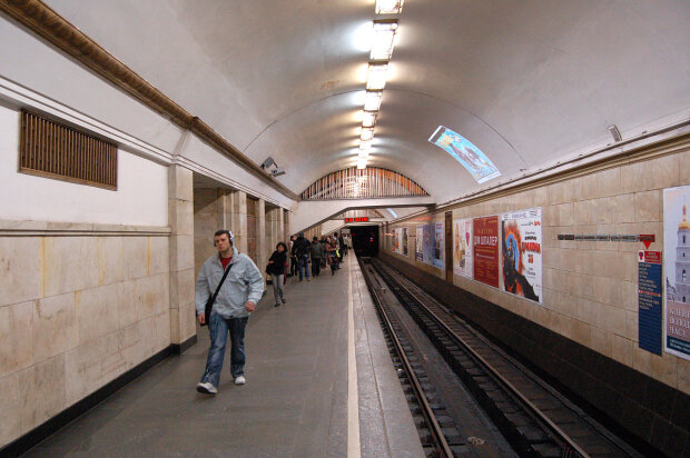 Станцію метро Хрещатик відкрили після перевірки
