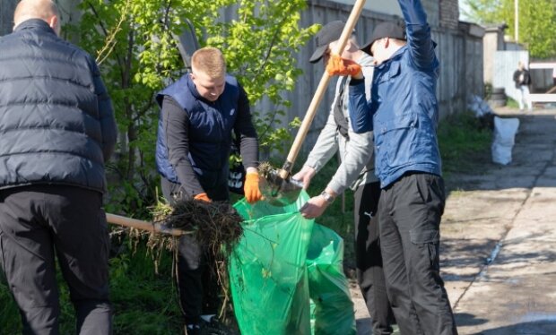 Очищення Києва від сміття — у кількох районах столиці прибрали стихійні сміттєзвалища