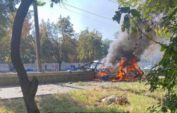 Теракт у Дніпрі: вибухнув автомобіль, загинув сапер АТО і співробітниця ДСНС (відео)