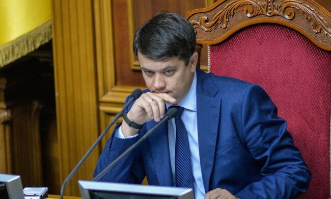 Разумкова відправили у відставку