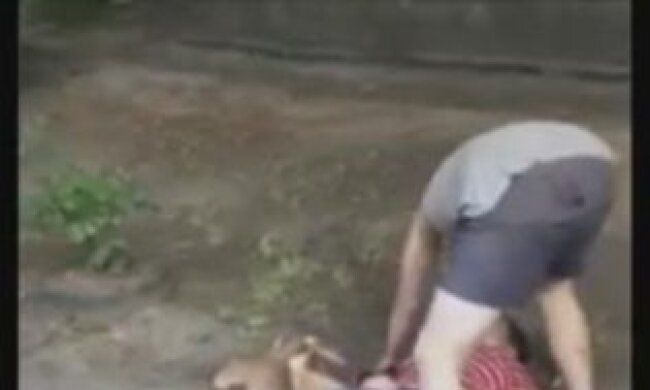 У столиці пара зайнялася сексом на капоті чужого авто