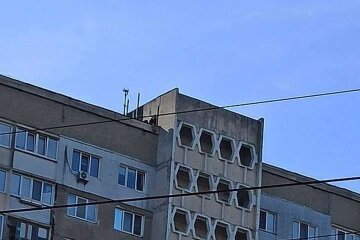 У Києві патрульні зняли з даху висотки 16-річного хлопця