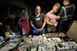 У Києві правоохоронці затримали двох чоловіків, які займались наркоторгівлею та заробляли до $30 тис. щомісяця