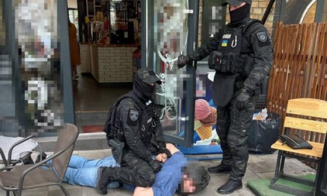 В Дніпровській РДА викрили на хабарі вже четвертого чиновника за останній місяць