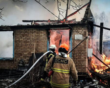 На Київщині виникла пожежа в приватному будинку — рятувальники приборкали її та виявили тіло чоловіка