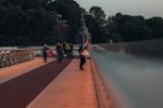 Показали казковий світанок на скляному мосту в столиці