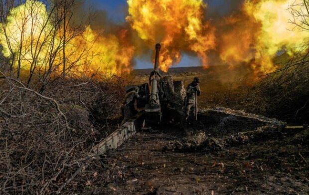 Українські бійці накрили вогнем штаб та склад “вагнерівців” у Соледарі (відео)