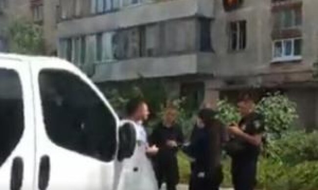 У Києві обстріляли машину (відео)
