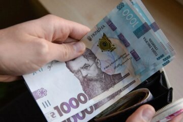Рада прийняла закон про 1000 грн для вакцинованих: де і як її можна отримати