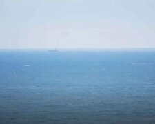 Ранкові вибухи у Севастополі: нібито атаковано флот росіян (відео)