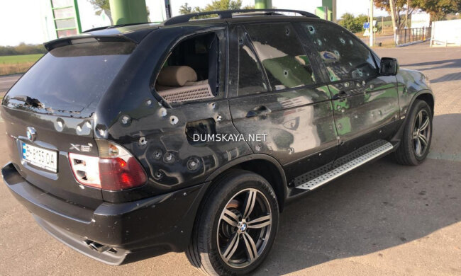 Авто як решето, сам поранений в голову: замах на кандидата в депутати Одеської облради (відео)