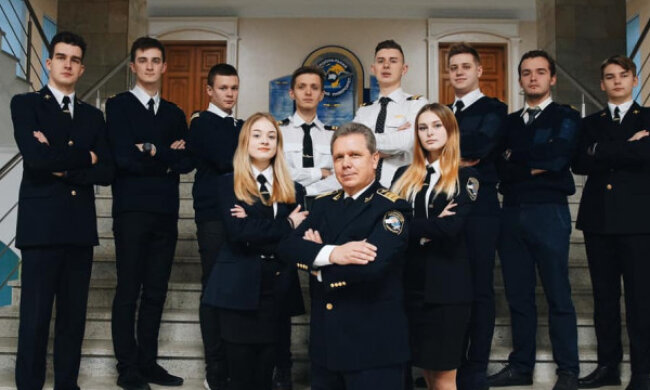 Екс-директора НАУ викрили на схемі заробітку щодо "дрес-коду" над студентами
