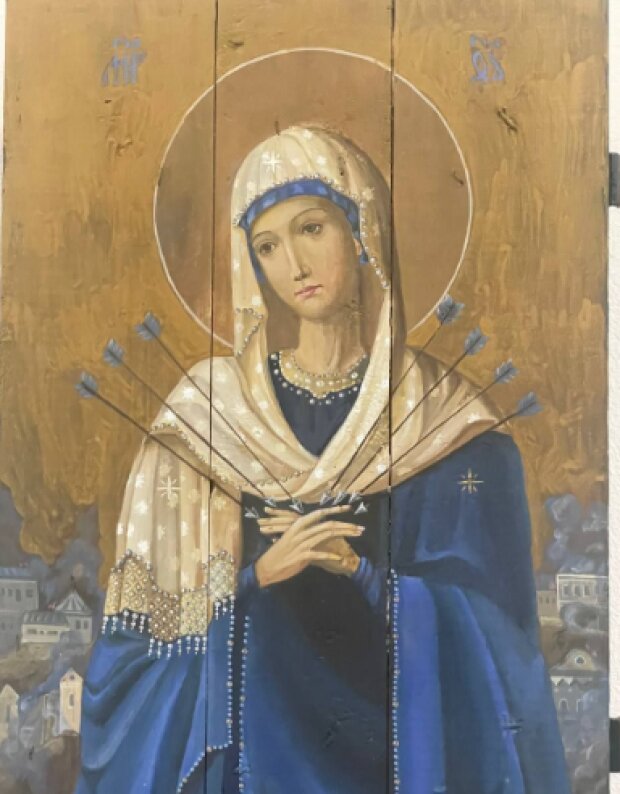 У Червоному корпусі університету Шевченка презентували виставку ікон війни