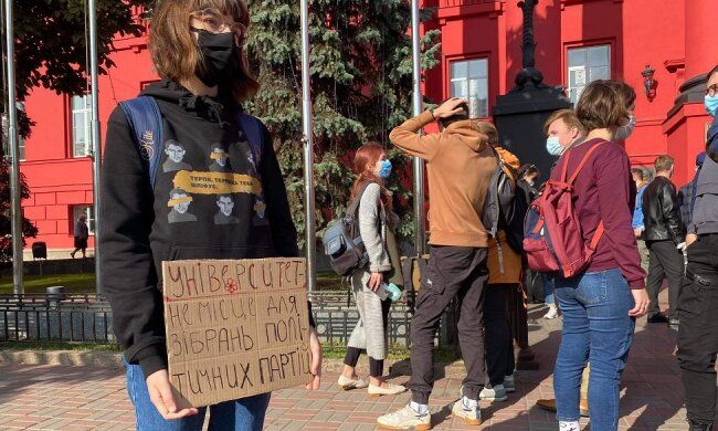 Ні зеленому КНУ: студенти вийшли на акцію проти Слуг