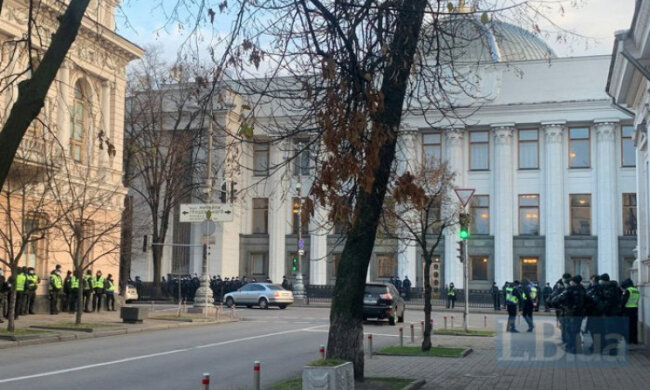 У центрі Києва перекриють рух через візит Зеленського до Ради