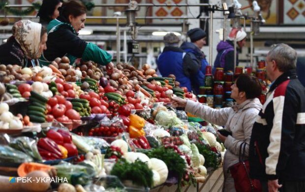 На київських ринках заборонили продавати рибу і молоко