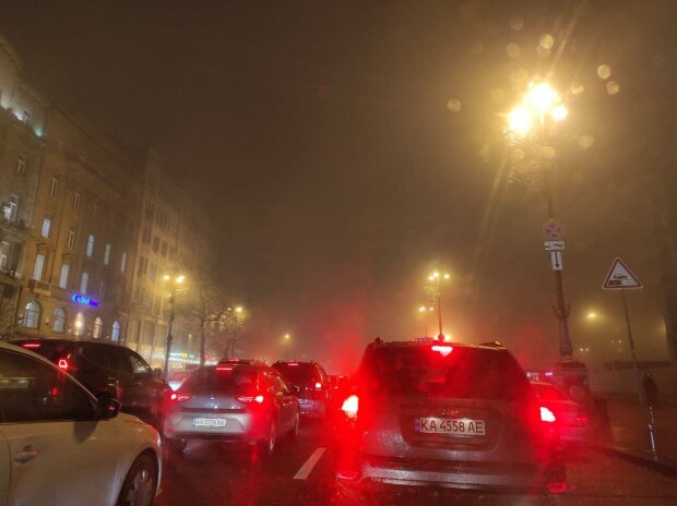 Київ накрив щільний туман: у місті утворилися 9-бальні пробки