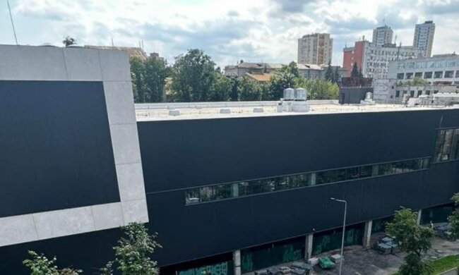 У Солом'янському районі столиці на місці спортивних майданчиків звели ТРЦ