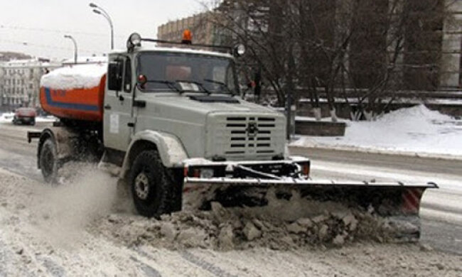 Проблема прибирання снігу в Києві залежить не лише від кількості спецтехніки