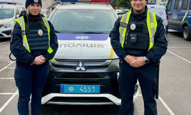 Столичні патрульні врятували життя чоловіку, який отримав відкритий перелом та стікав кров'ю