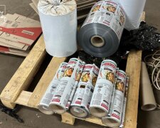 На Київщині виготовляли фальсифіковані брендові каву, локшину, кетчуп